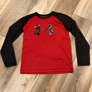 Boys Size small Under Armour Long Sleeve T
